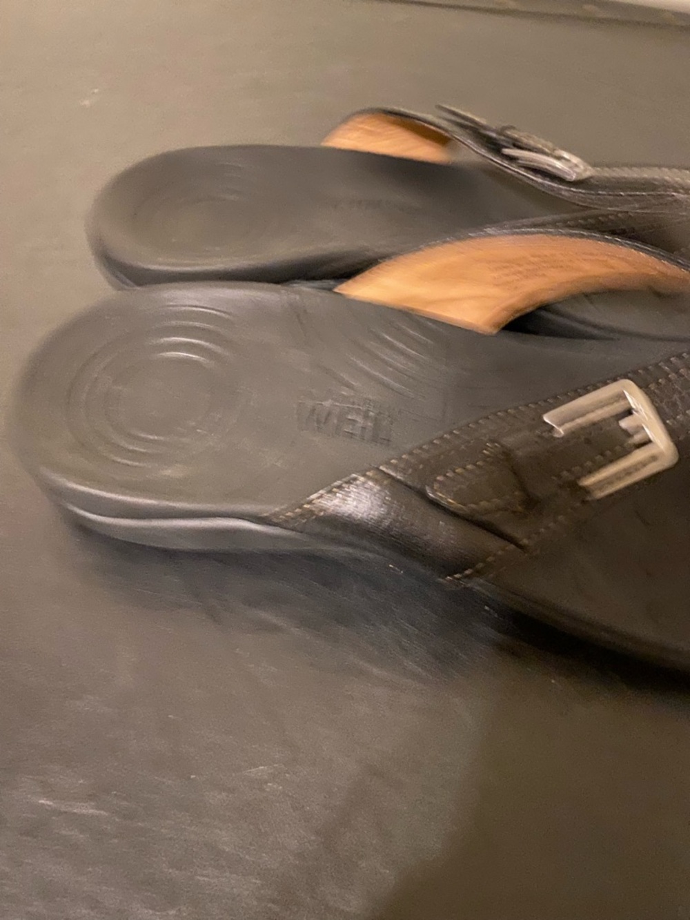 Dr. Andrew Weil Clam & Clarity Black Leather Women's Thong Sandals with Buckle - Picture 3 of 13